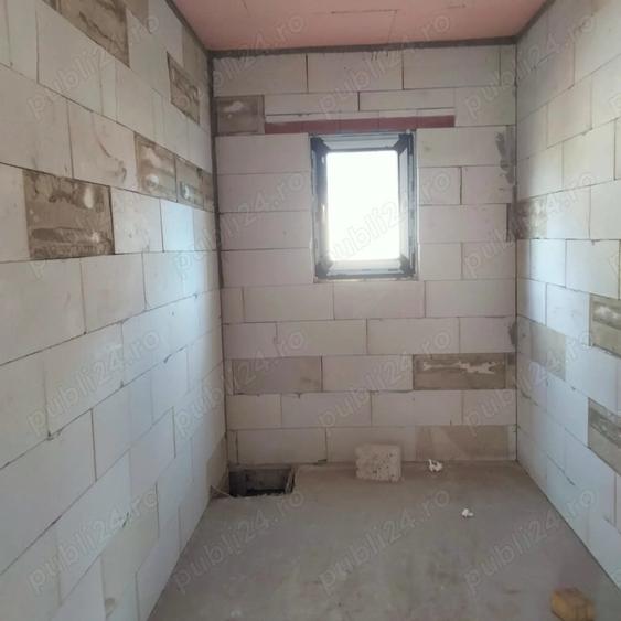 Casă cu Teren 1850 Mp în Sagna