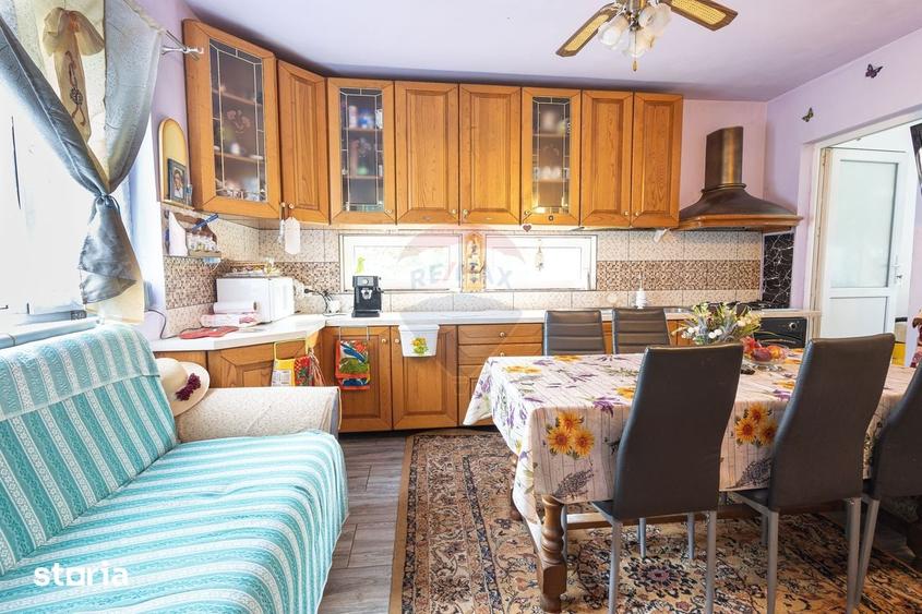Casă cu 6 camere cu Teren 500 Mp în Băi