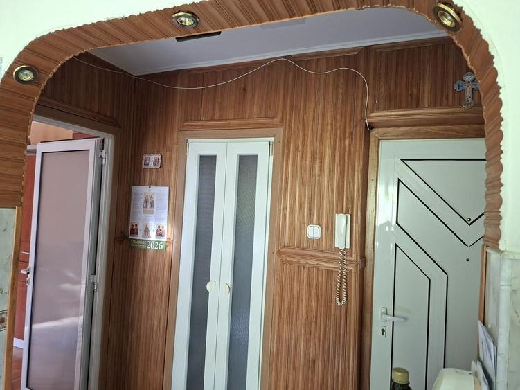 Apartament cu 2 camere semidecomandat, mobilat în Ultracentral