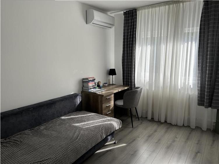 Vand garsoniera renovata recent,totul nou, etaj 1/4,mobilata,utilata, zona Camin - 1