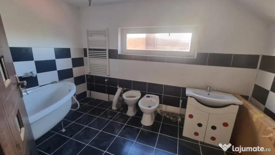 Casă cu 3 camere cu Teren 170 Mp în Brestei