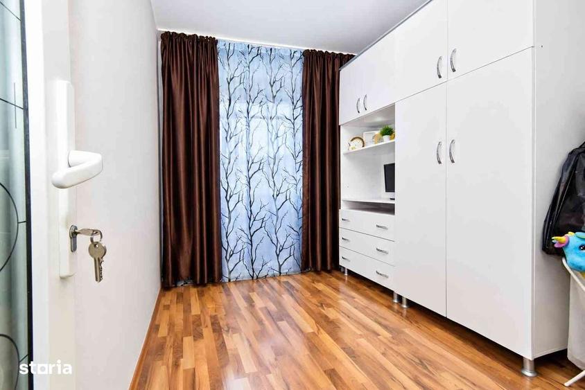 Apartament cu 4 camere în Rovine