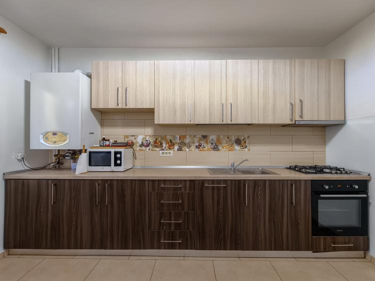 Casă individuală cu 5 camere cu Teren 500 Mp în Săbăreni