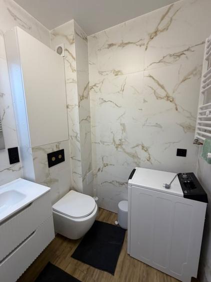 Apartament cu 3 camere decomandat, mobilat în Independenței