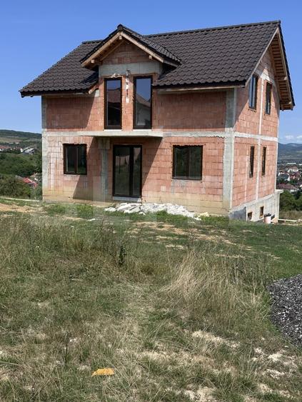 Casă individuală cu 4 camere cu Canalizare în Nord-Est