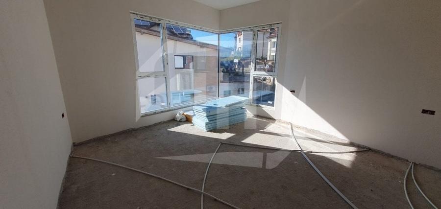 Duplex cu 5 camere cu Canalizare în Dâmbul Rotund