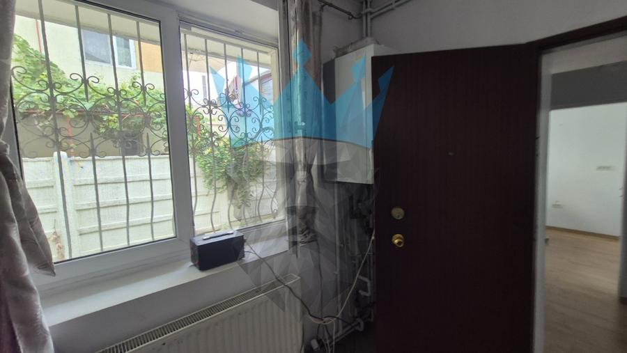 Casă individuală cu 6 camere cu Canalizare în Cotroceni