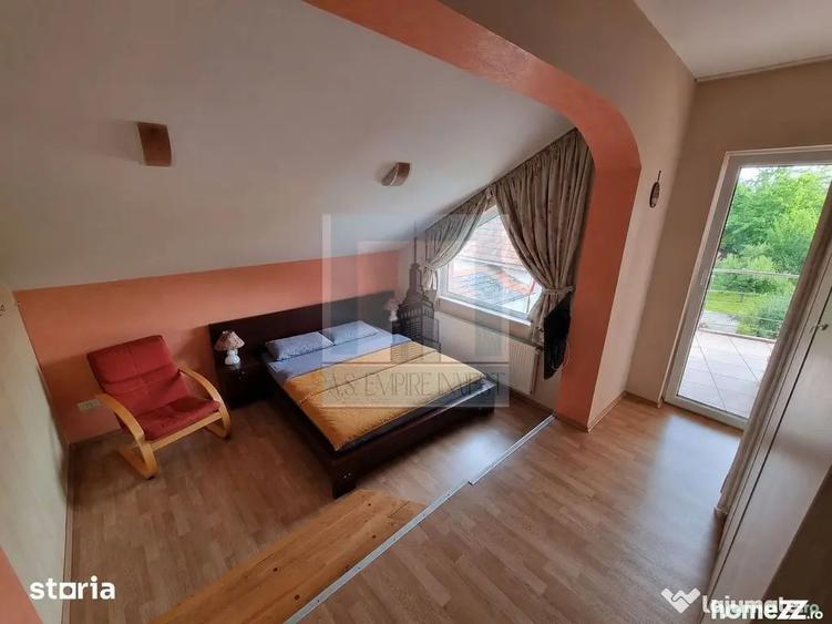 Casă cu 7 camere cu Teren 1000 Mp în Cristian