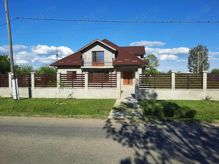 Casă cu 5 camere cu Teren 1644 Mp în Văcărești