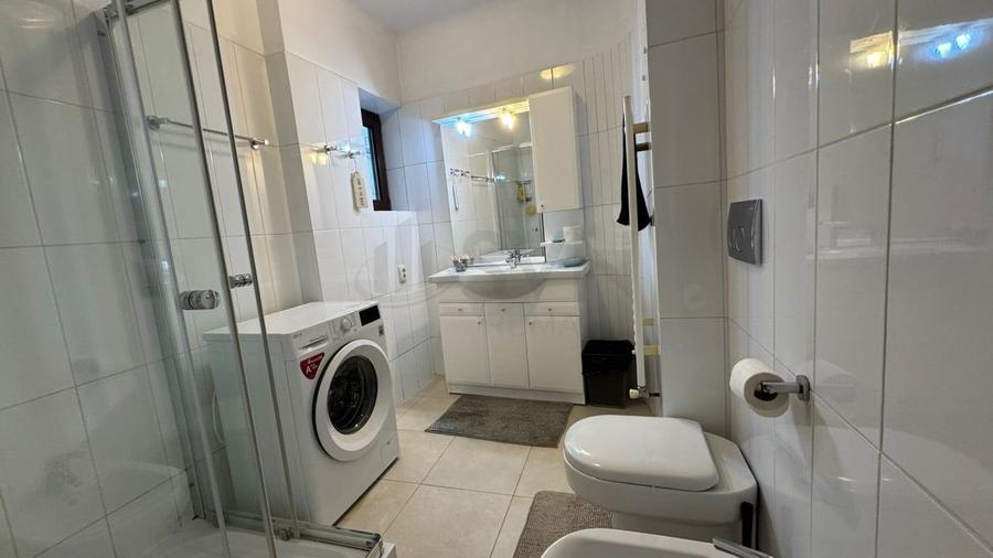 Apartament cu 4 camere decomandat în Dacia