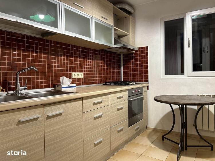 Apartament cu 3 camere decomandat în Drumul Taberei