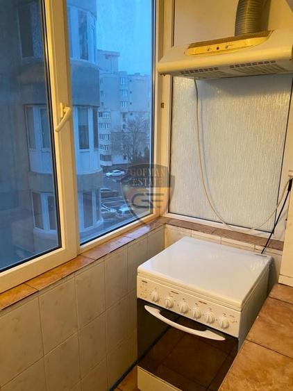 Apartament cu 3 camere decomandat, mobilat în Stadion