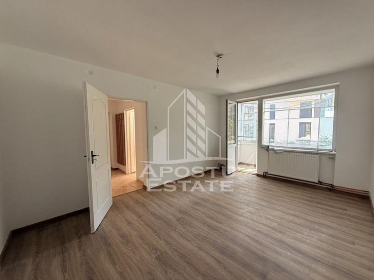 Apartament cu 3 camere semidecomandat în Take Ionescu