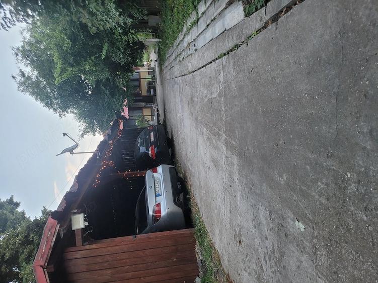 Casă cu 4 camere cu Teren 2725 Mp în Izvorani