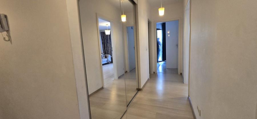 Apartament cu 3 camere decomandat, mobilat în Est