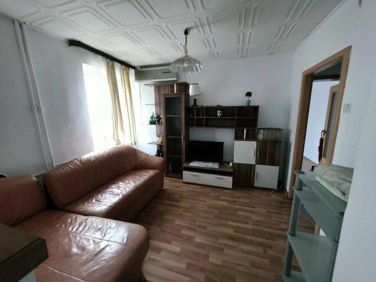 Apartament cu 3 camere decomandat în Complex Studențesc