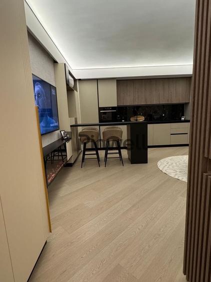 Apartament cu 3 camere semidecomandat, mobilat în Pipera