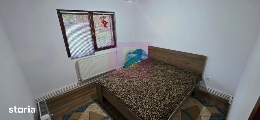 Casă cu 5 camere cu Teren 993 Mp în Adunați