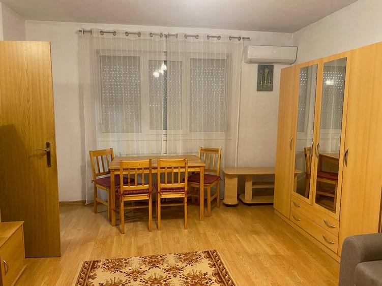 Garsonieră decomandată în Zorilor