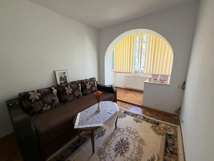 Apartament cu 2 camere decomandat, mobilat în Central