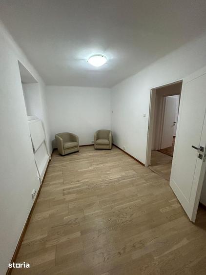 Apartament cu 5 camere în Dămăroaia