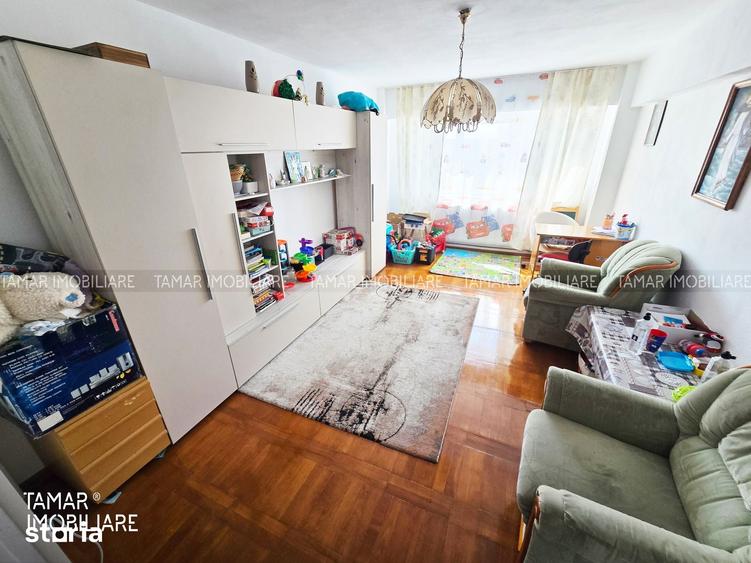 Apartament cu 4 camere decomandat în Aurel Vlaicu