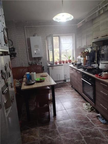 Apartament cu 4 camere decomandat, mobilat în Aeroport