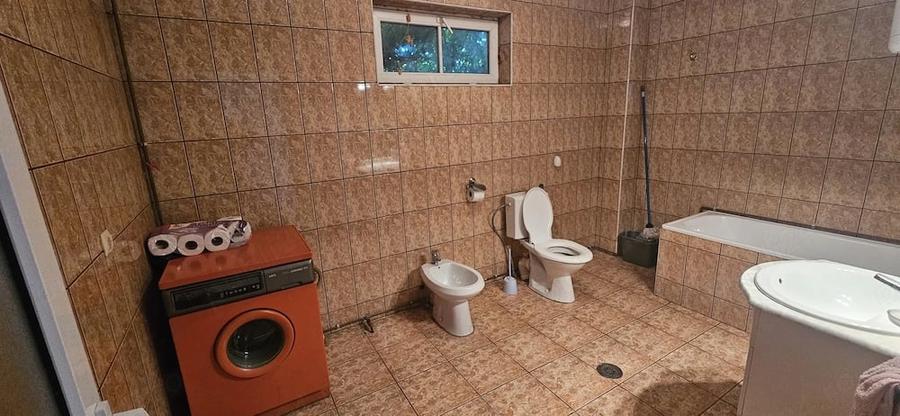Casă cu 5 camere cu Teren 3000 Mp în Exterior Vest