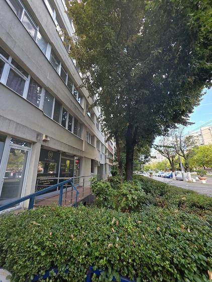 Spațiu comercial, de 64 mp, în Metalurgiei