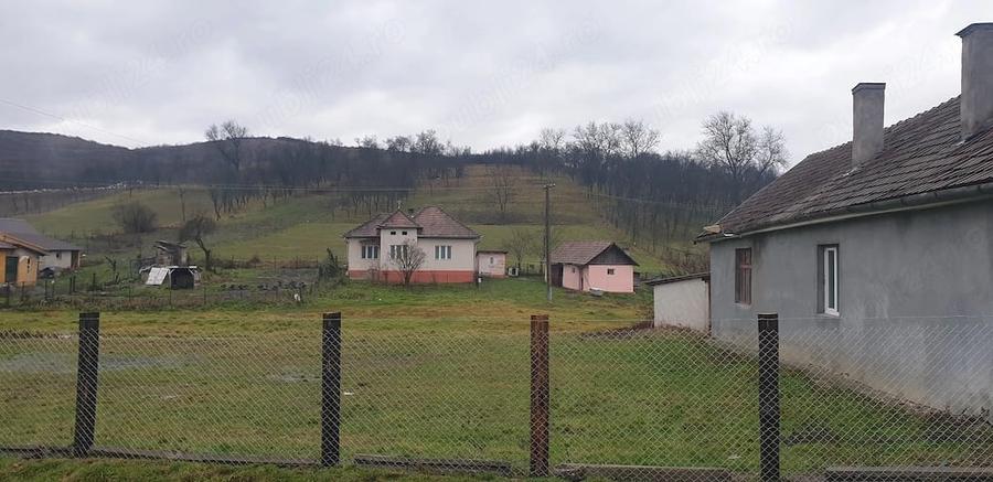 Casă cu 2 camere cu Teren 3343 Mp în Silivaș