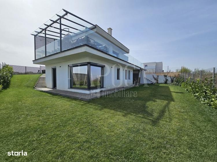 Casă cu 4 camere în Sânnicoară