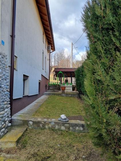 Casă individuală cu 4 camere cu Canalizare în Central