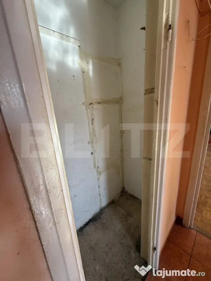 Apartament cu 3 camere semidecomandat în Central