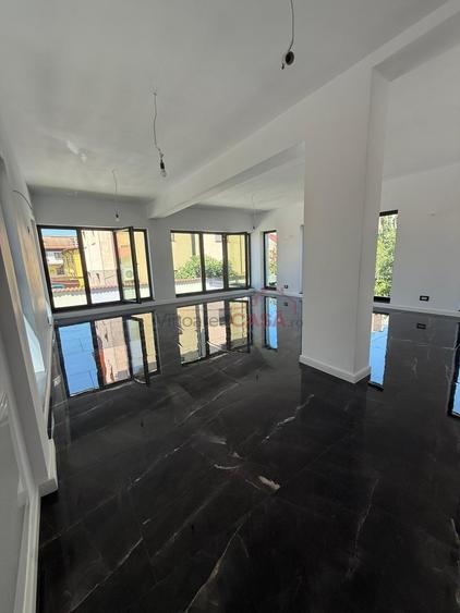 Casă individuală cu 5 camere cu Canalizare în Ozana