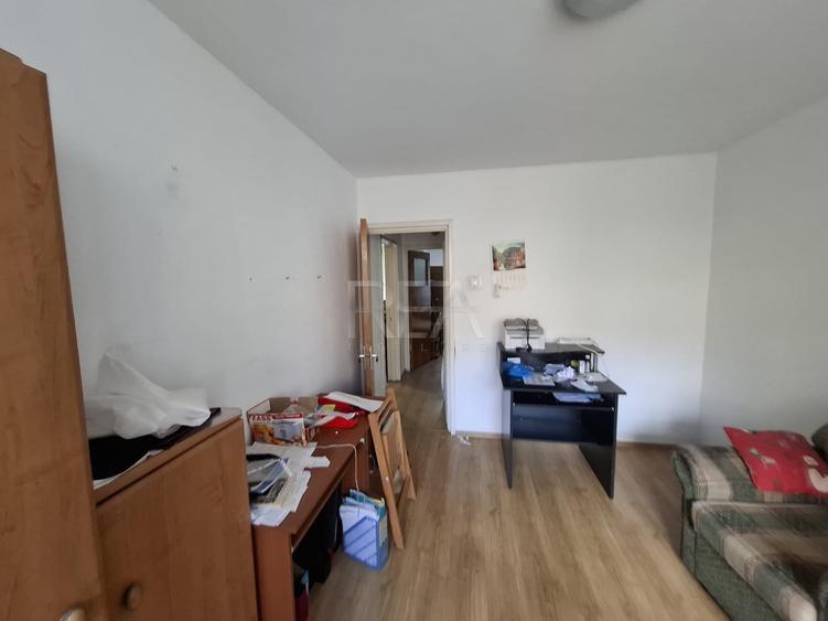 Apartament cu 3 camere semidecomandat, mobilat în Drumul Taberei