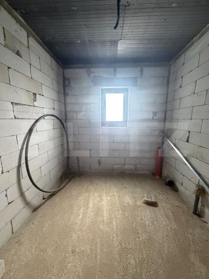 Casa de vanzare, 315 mp, 6 ari teren, 38 m front stradal, zona Plopeni - 3