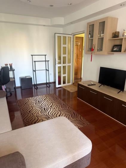 Apartament cu 3 camere decomandat în Alexandru Obregia