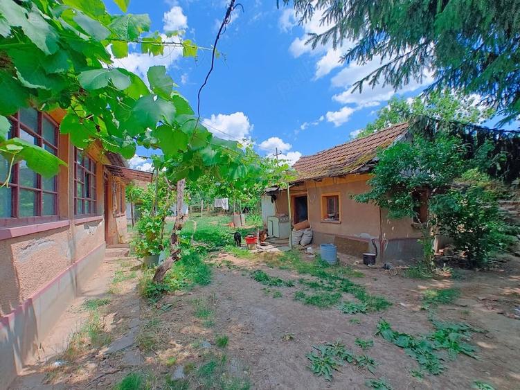 Casă cu 2 camere cu Teren 1175 Mp în Crestur