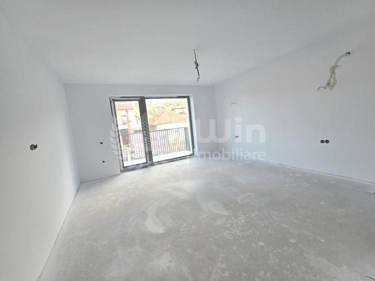 Casă individuală cu 4 camere cu Canalizare în Dâmbul Rotund
