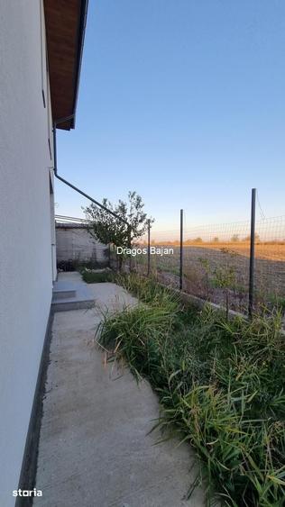 Casă cu 3 camere cu Teren 400 Mp în Dragomirești-Vale