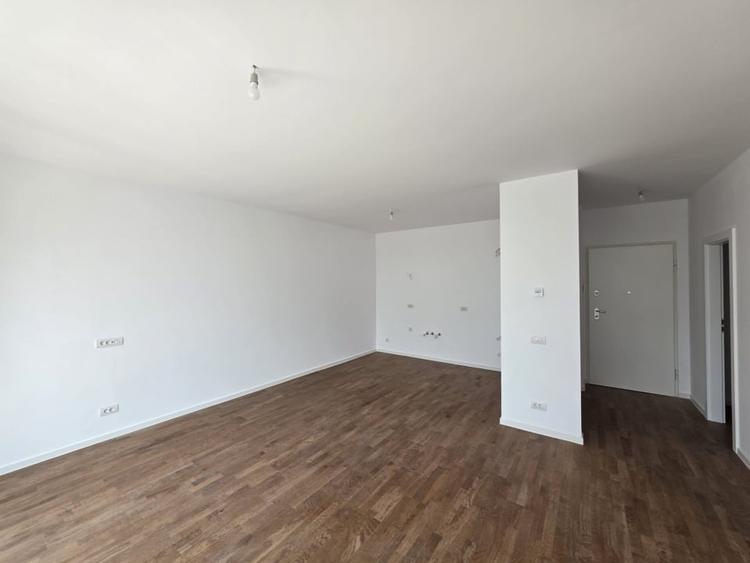 Apartament cu 3 camere decomandat în Băneasa
