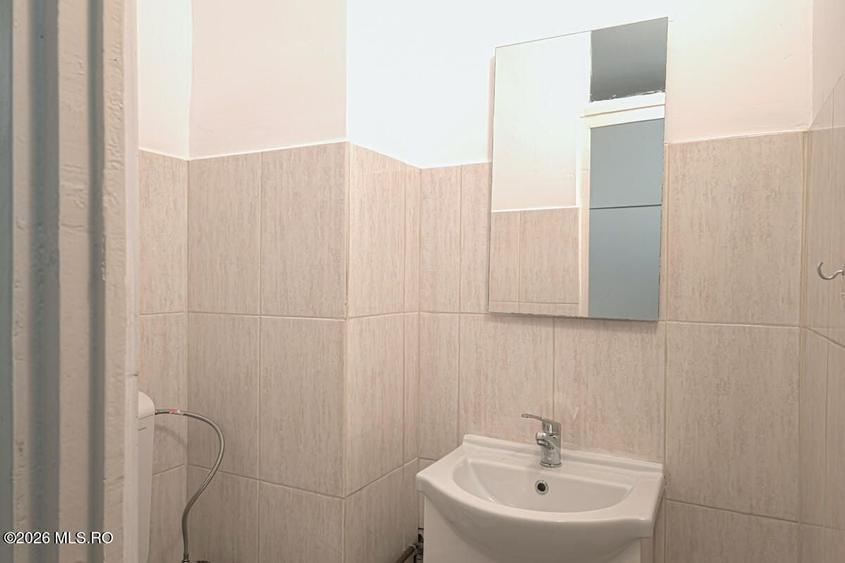 Apartament cu 3 camere decomandat, mobilat în Mehala