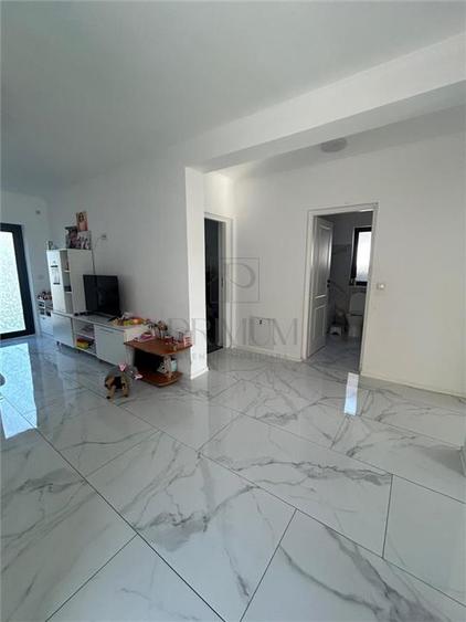 Duplex cu 3 camere cu Canalizare în Sânmihaiu Român