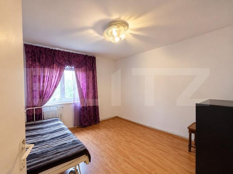 Apartament cu 3 camere decomandat în Liliacului