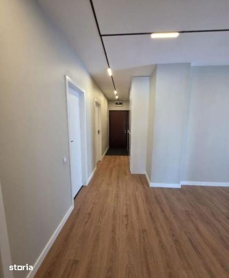 Apartament cu 4 camere semidecomandat, mobilat în Central