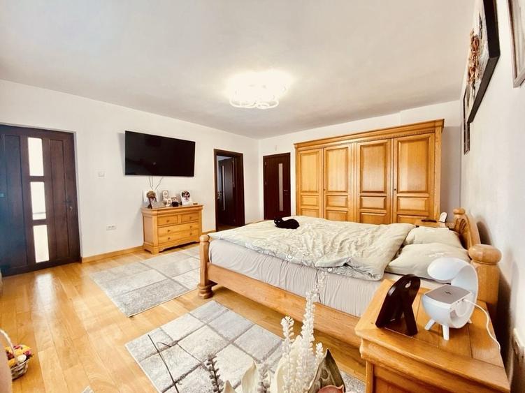 Casă cu 4 camere cu Teren 650 Mp în Central