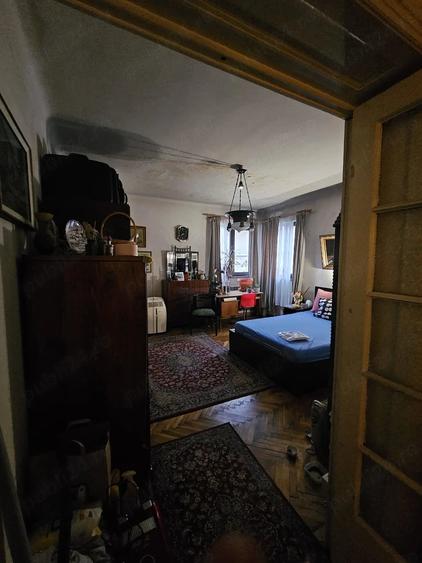 Apartament cu 4 camere semidecomandat în Central