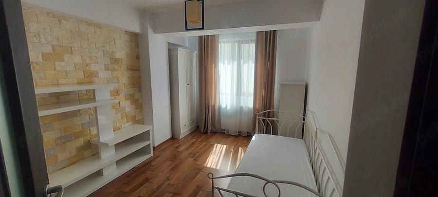 Apartament cu 3 camere decomandat în Bucșinescu