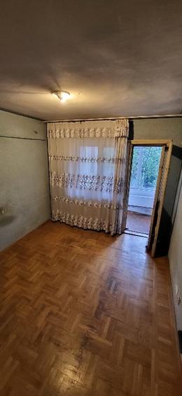 Apartament cu 4 camere semidecomandat în Gorjului