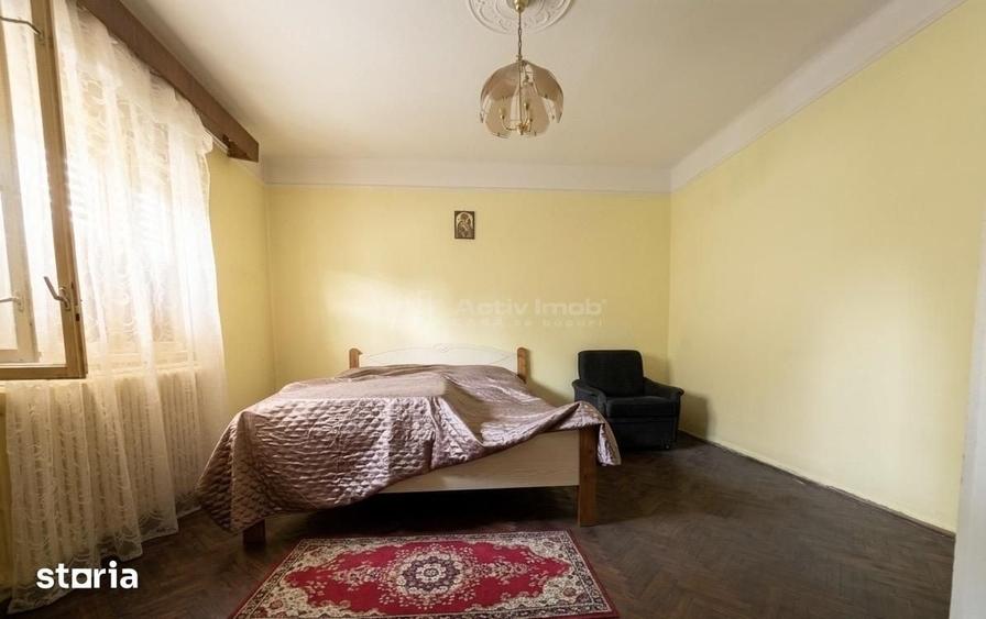 Casă cu 8 camere cu Teren 357 Mp în Central
